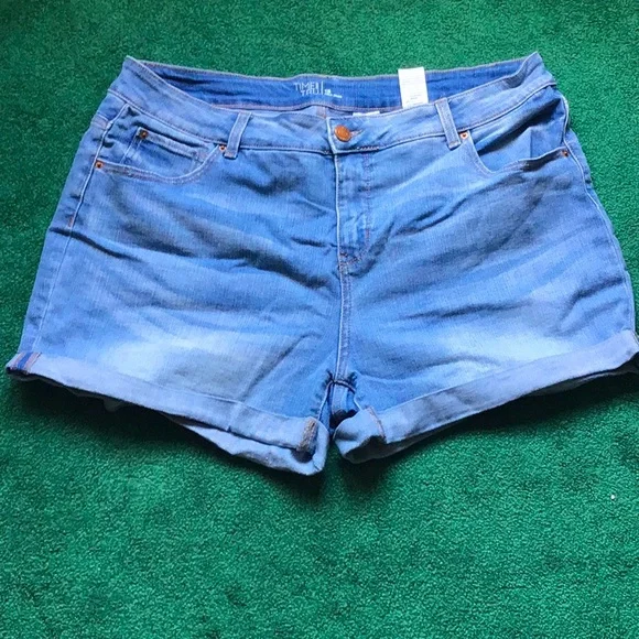 Light wash Denim shorts! Size 18 by Time and Tru - Picture 2 of 7